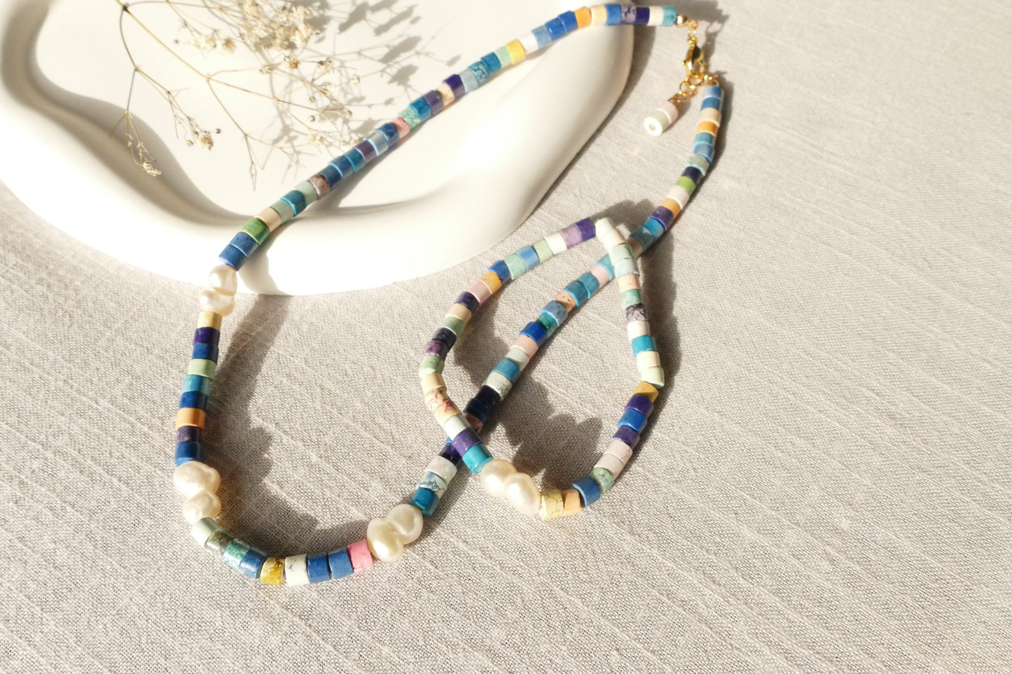 buntes Schmuckset aus Halskette und Armband