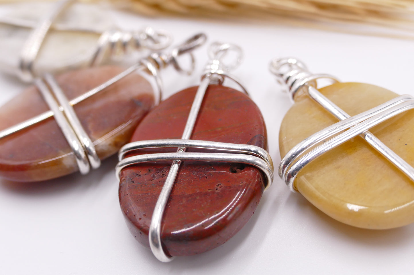 Edelstein Anhänger mit Draht