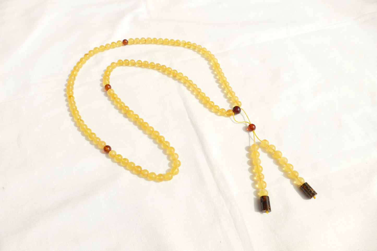 108 Perlen Mala Kette aus Bernstein – Buddhistische Meditationskette & Gebetskette für Yoga und Achtsamkeit