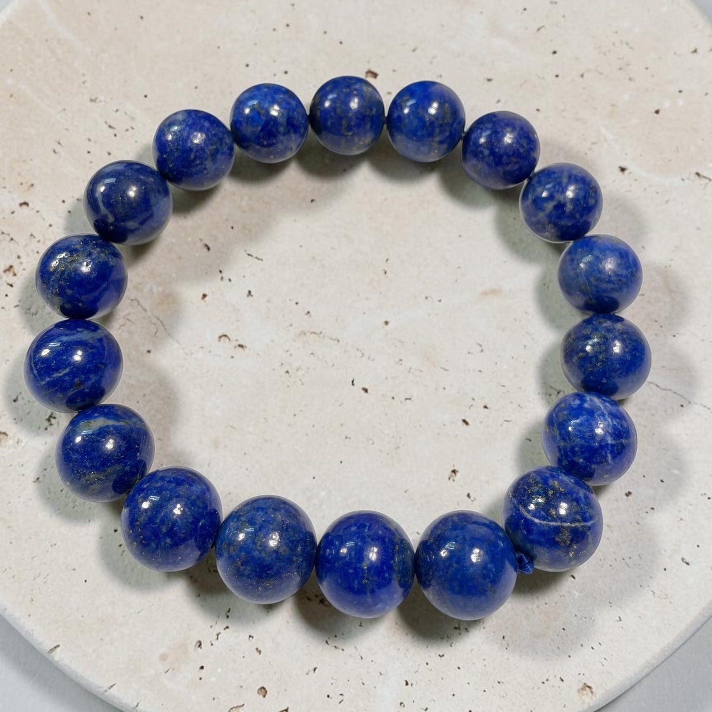 Lapislazuli Armband in königsblau aus runden 10 mm Perlen, Elastisches Lazurit Armband, Perlenarmband