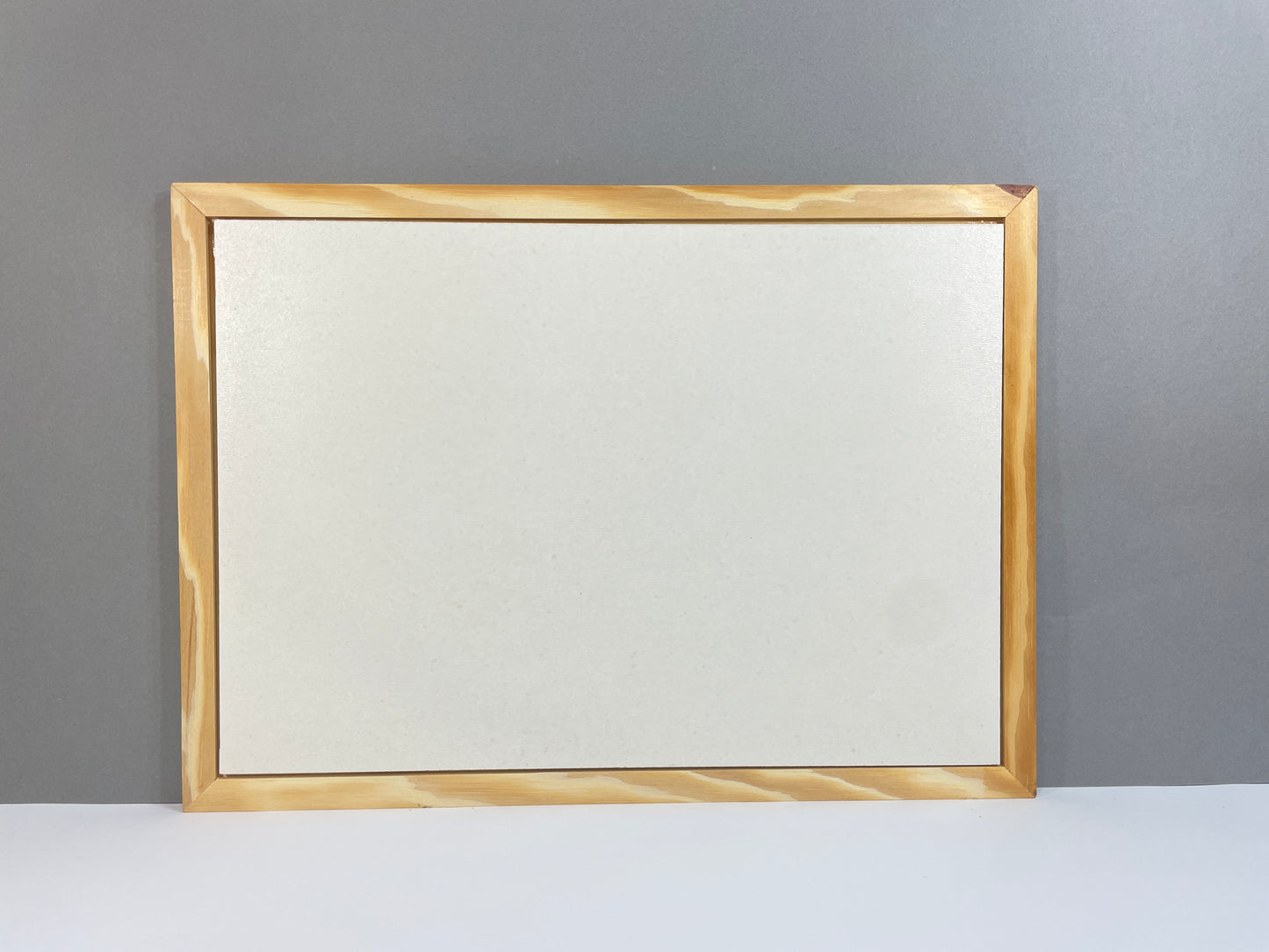 Maritimes Bernstein-Wandbild mit Booten, Schiffen, Leuchtturm und Küstenlandschaft