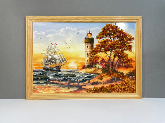 Druckbild Schiff, Leuchtturm und Küste mit Brücke – Wandbild bei Sonnenuntergang, verziert mit Bernstein