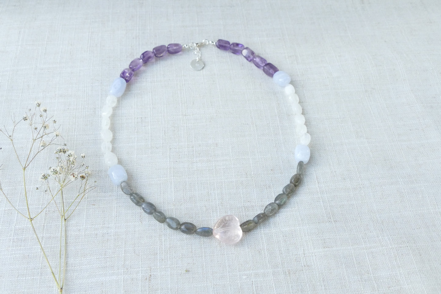 Bunte Edelstein Halskette: Labradorit, Chalcedon, Amethyst, Mondstein und Rosenquarz