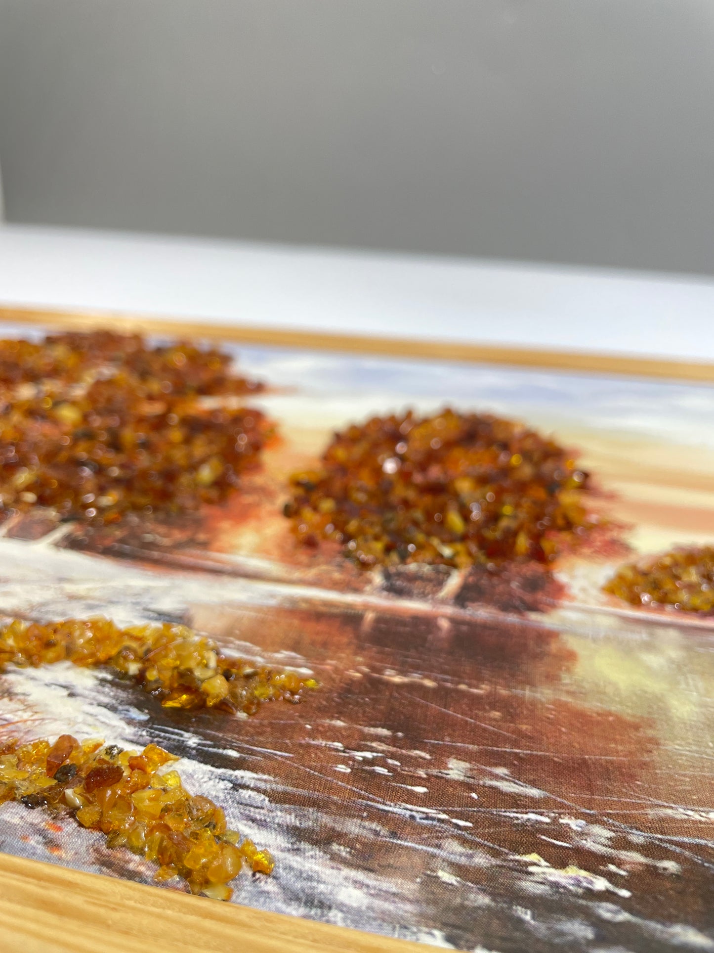 Druckbild Winterlandschaft | Teich und Bäume | Verziert mit Bernstein | Schnee