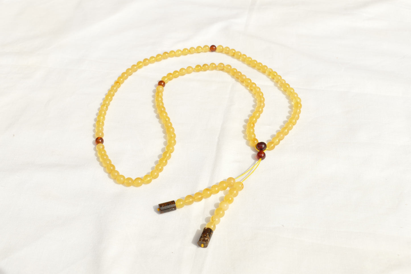 108 Perlen Mala Kette aus Bernstein – Buddhistische Meditationskette & Gebetskette für Yoga und Achtsamkeit
