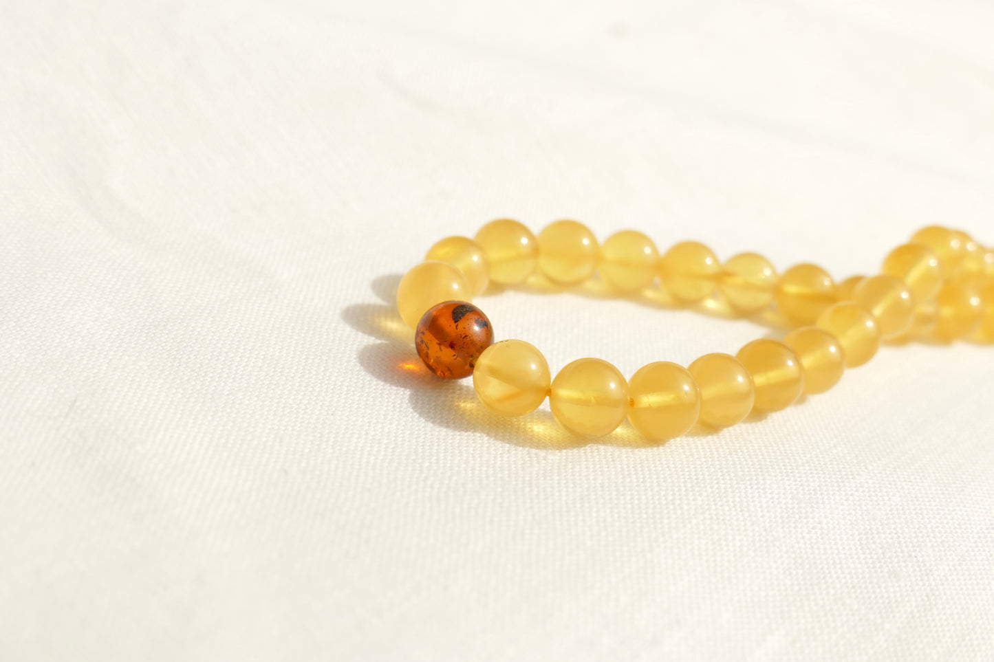 108 Perlen Mala Kette aus Bernstein – Buddhistische Meditationskette & Gebetskette für Yoga und Achtsamkeit