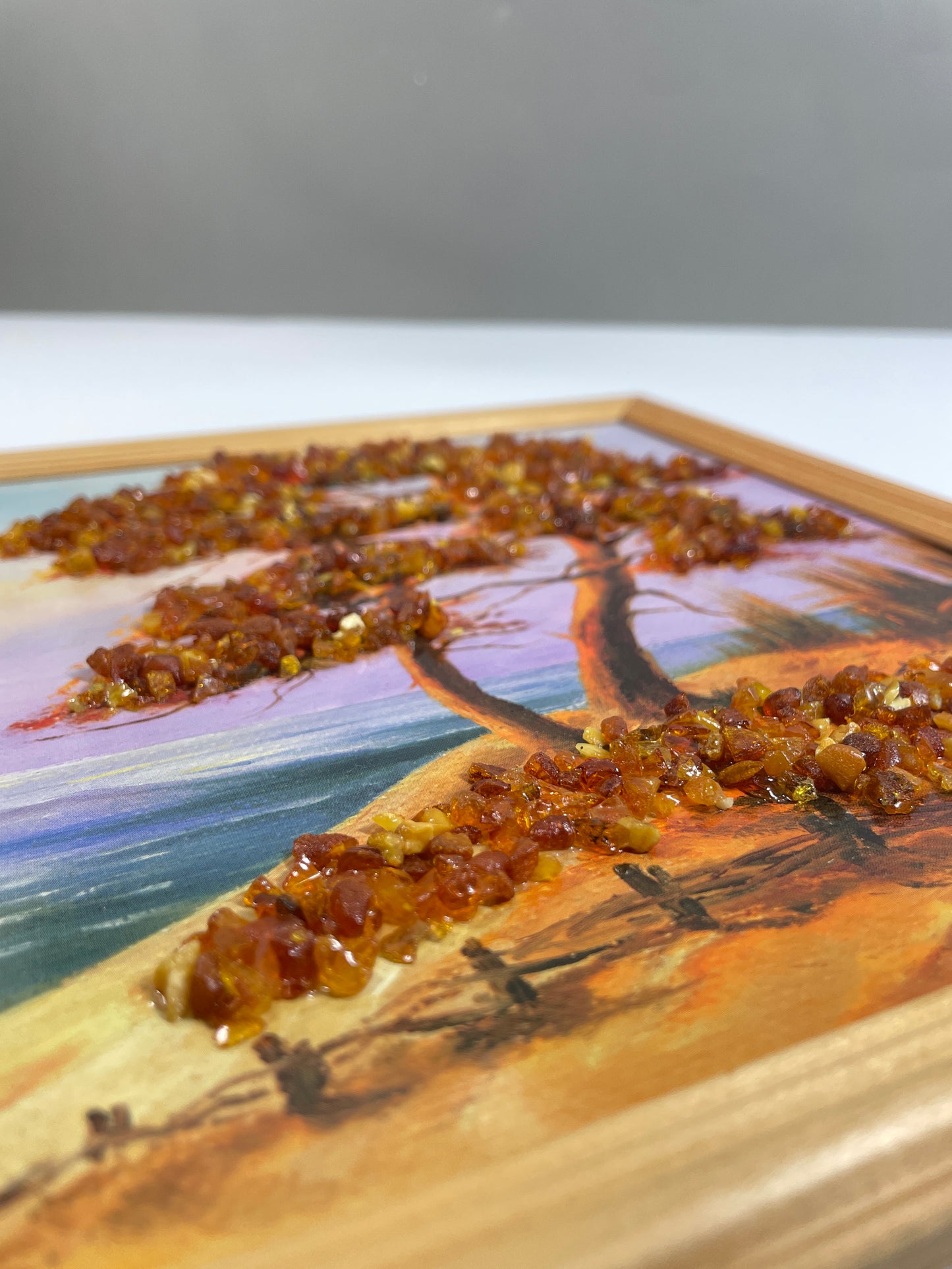 Bernsteinbild Druckbild | Schiff, Küste & Baum | Goldbraune Herbstblätter