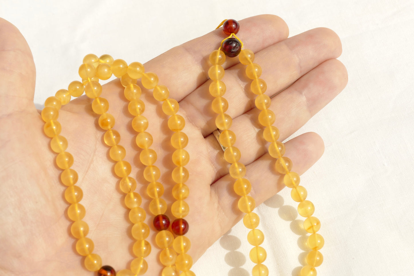 108 Perlen Mala Kette aus Bernstein – Buddhistische Meditationskette & Gebetskette für Yoga und Achtsamkeit