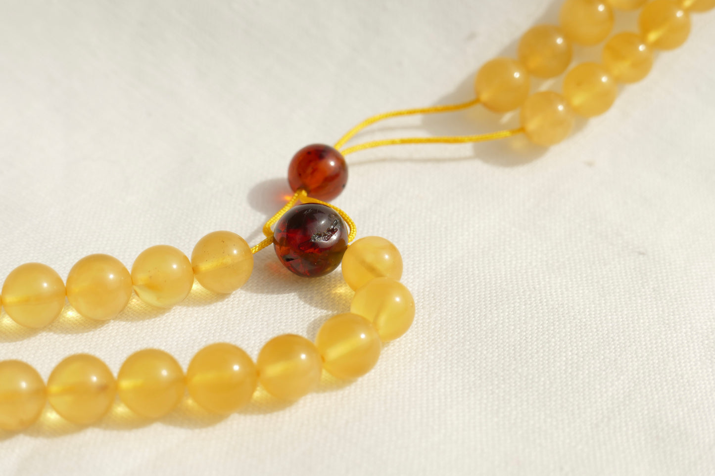 108 Perlen Mala Kette aus Bernstein – Buddhistische Meditationskette & Gebetskette für Yoga und Achtsamkeit
