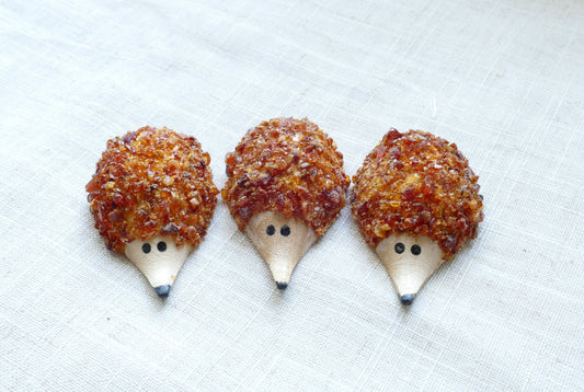 Holz Igel mit echtem Ostsee-Bernstein, Tier aus Holz, Herbstdeko