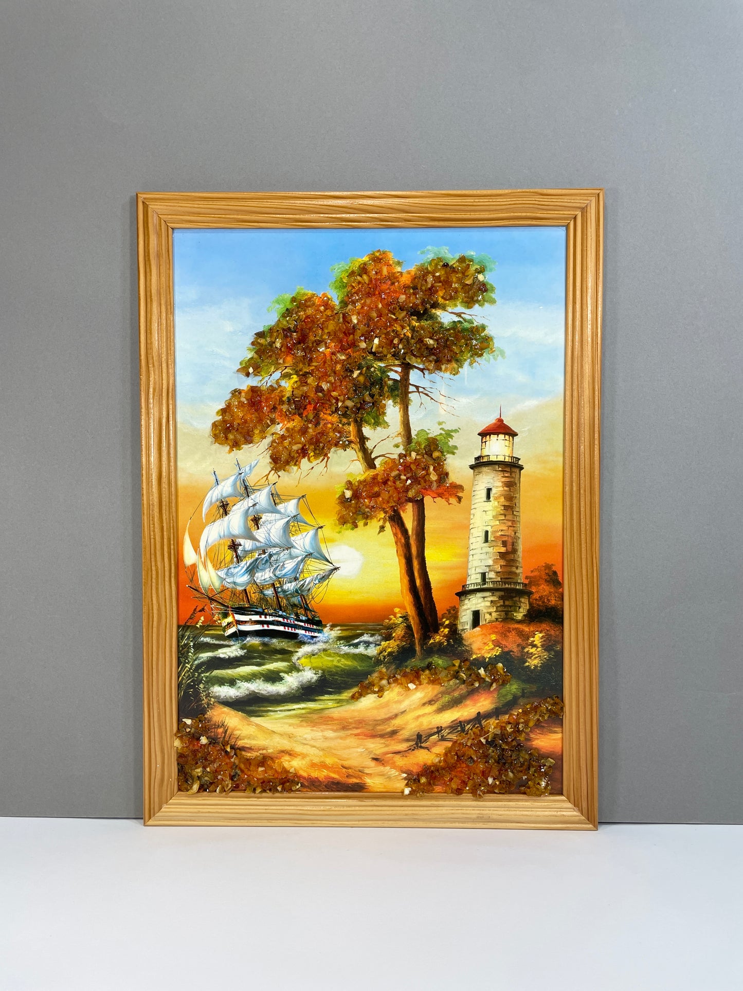 B-Ware | Bernsteinbild | Maritimes Wandbild mit Leuchtturm, Meer & Schiff