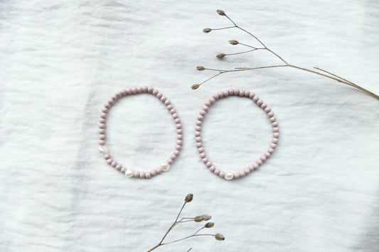 Armband mit Süßwasserperlen und Glaswachsperlen in zartem Rosa